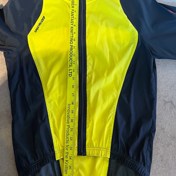 Specialized cycling rain/wind jacket. - Picture 9 of 11